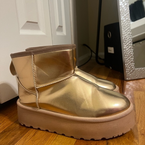 Metallic short boot - Picture 2 of 3